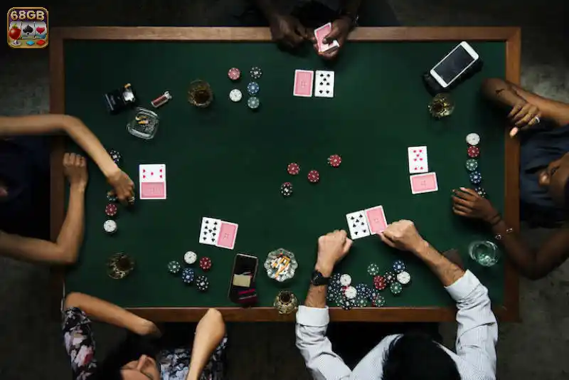 Cách chơi poker trong vòng 4 kết thúc bằng việc so bài